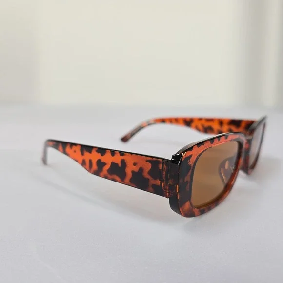 NEW Women Tortoiseshell Rectangle Sunglasses Brown‎ Lens Fashion Eyewear - Picture 2 of 5